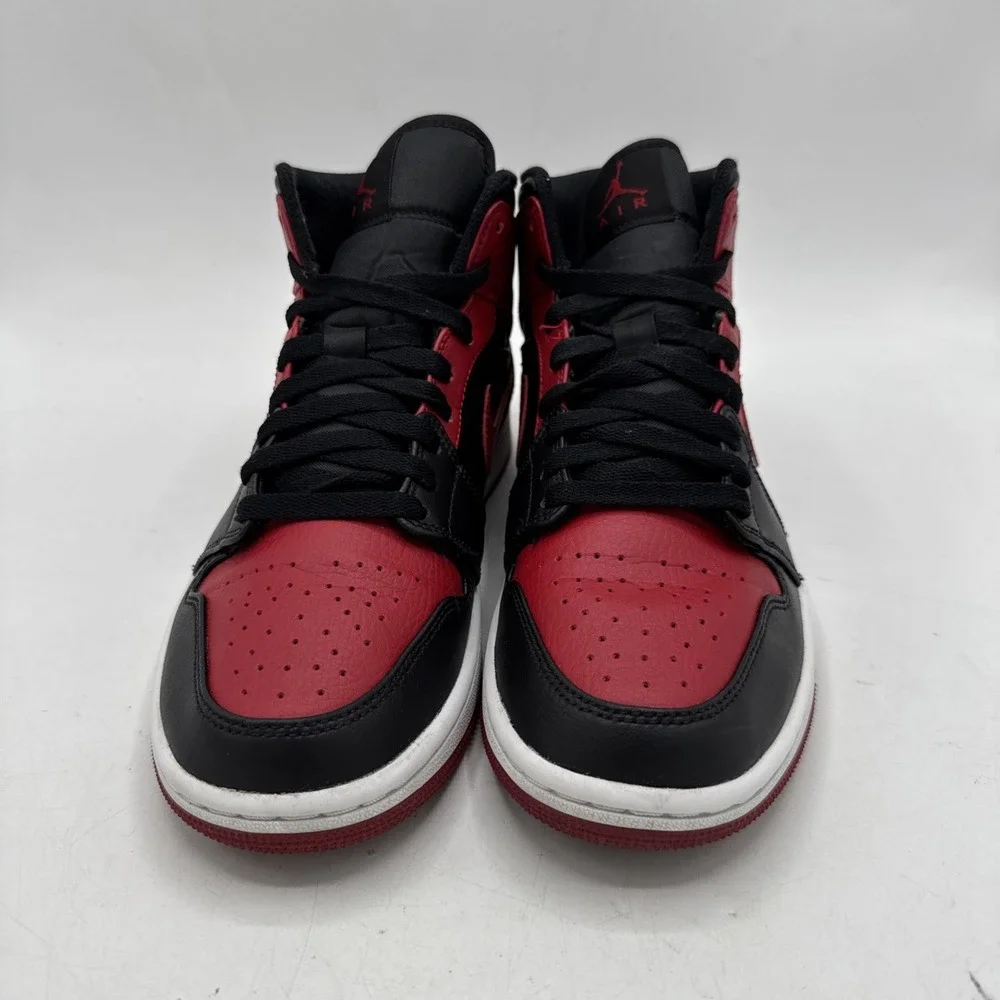 Jordan 1 Mid Mens 7.5 Banned Bred Black Red‎ Bulls Retro 554724-074 Sneakers